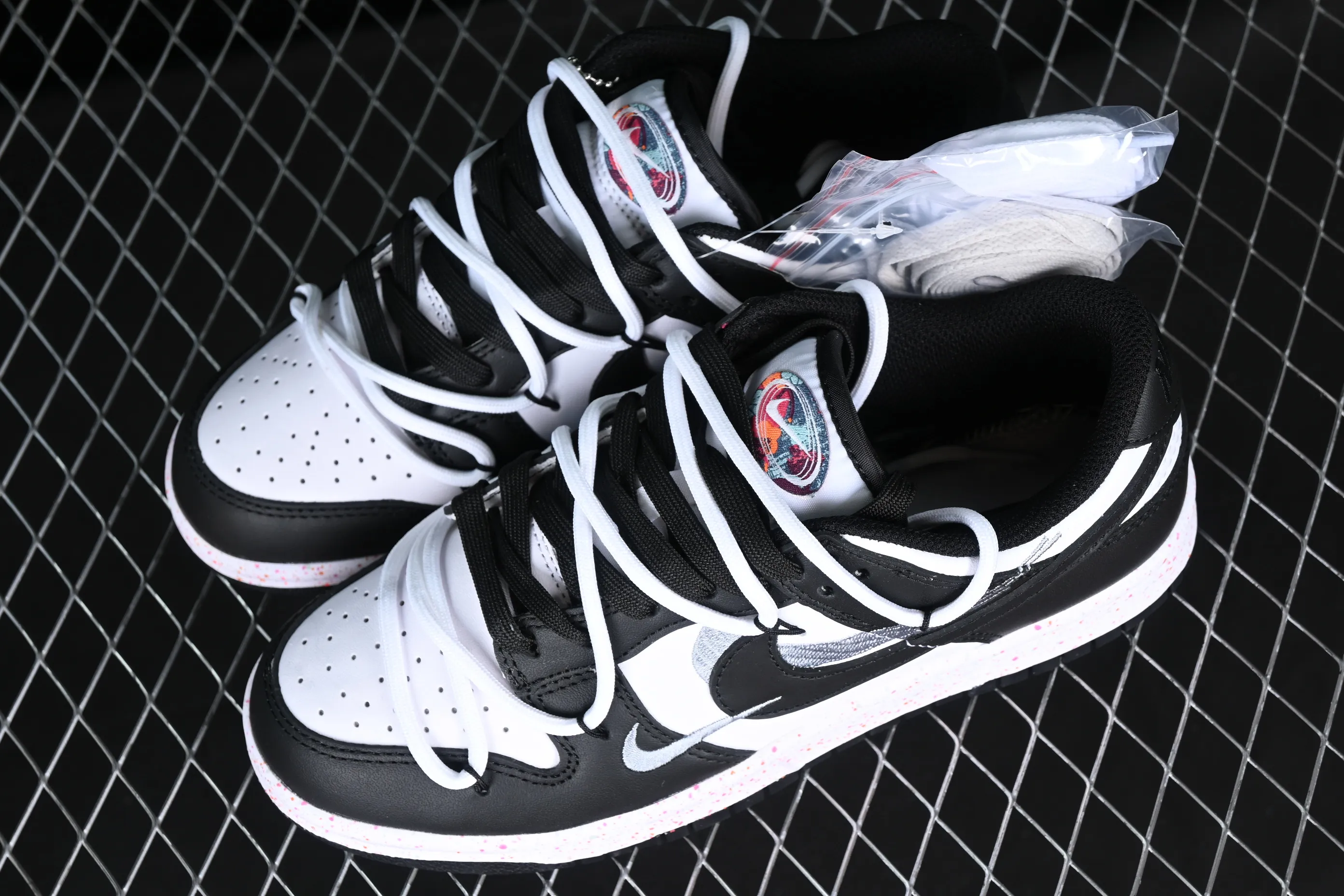 All Categories Nk SB Dunk Series Nk SB Dunk Low Low-top sneakers Gift box version Nk Dunk Low "Multi Color" Vibrant three hooks Customized version of deconstructed strap casual sneakers FD4623-131